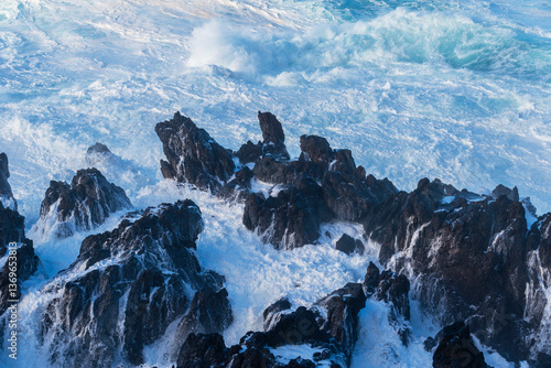 Obraz na płótnie Powerful storm waves in Porto Moniz, on the Madeira Atlantic coastline, Portugal w salonie