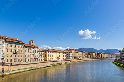 Obraz na płótnie Historic town center at the Arno river in Pisa, Italy w salonie