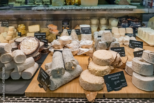Obraz na płótnie Wide selection of cheese at Halles de Biarritz market, France w salonie