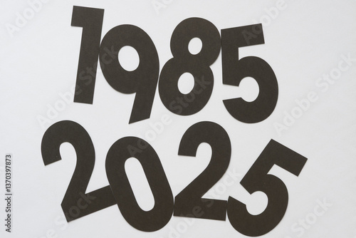 Fototapeta 1985 and 2025