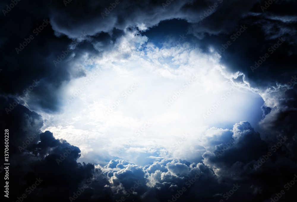 Obraz premium Hole in the Storm Clouds