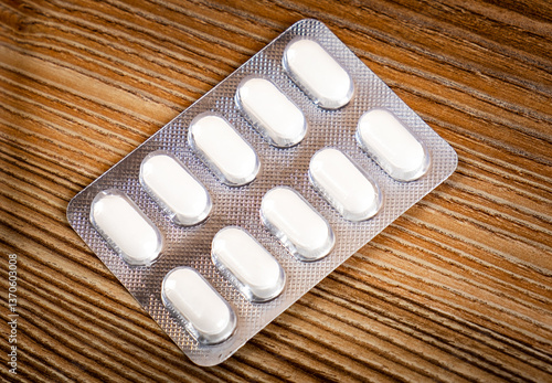 Obraz na płótnie Pills on the Table w salonie