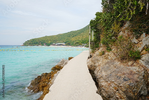 Obraz na płótnie Tien Beach on Lan Island in Pattaya, Thailand - タイ パタヤ ラン島 ティエンビーチ
w salonie