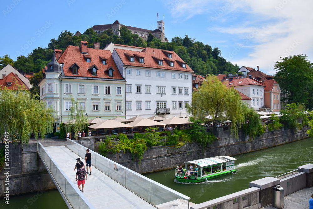 Obraz premium La Ribja Brv enjambant la Ljubljanica à Ljubljiana