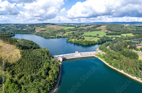 Staumauer der Listertalsperre an die ein Ausläufer des Biggesees angrenzt aus der Luft gesehen - 2024