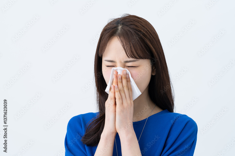 花粉症の若い女性 花粉症の若い女性