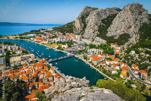 Obraz na płótnie Omis cityscape and Cetina river view from the cliffs w salonie