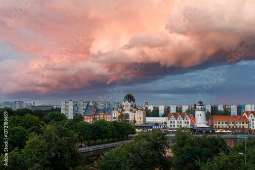 Obraz na płótnie The Fishing Village and Synagogue in Kaliningrad during the picturesque sunset w salonie