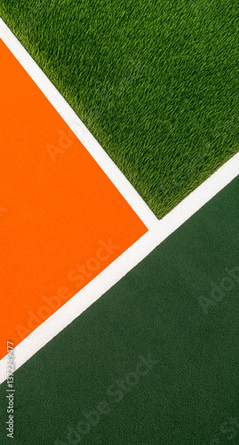 Obraz na płótnie A green and orange tennis court with a white line w salonie