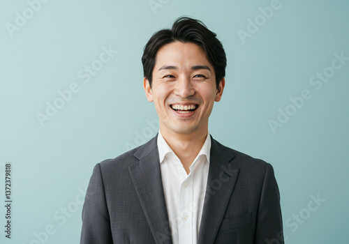 笑顔の男性、スーツ、ビジネスマン