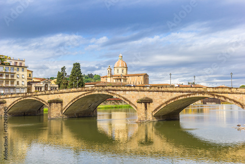 Obraz na płótnie Historic bridge in front of the San Frediano church in Florence, Italy w salonie