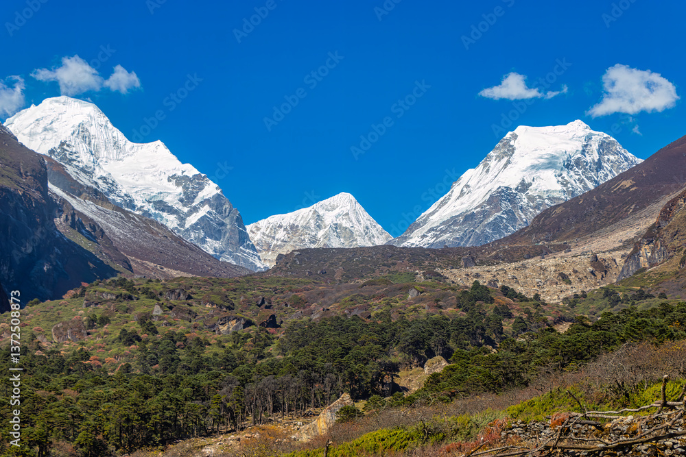 Fototapeta premium Landscape mountain view with clear blue sky.