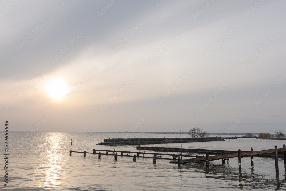霞ケ浦の夕方近くの風景
霞ケ浦の夕方近くの風景