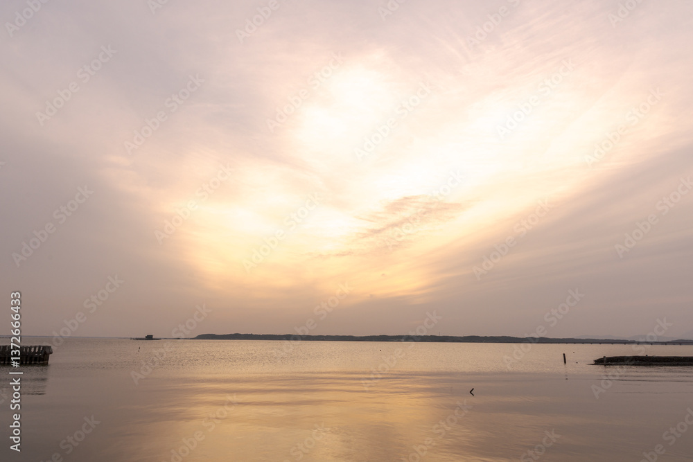Naklejka premium 霞ケ浦の夕方近くの風景 