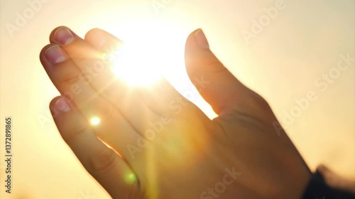 the sun through my fingers