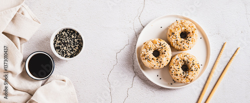 Obraz na płótnie Rice donuts with meat and sesame seeds on a plate on the table top view web banner w salonie