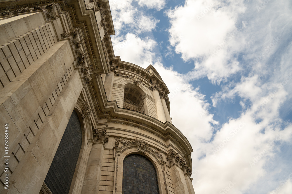 Fototapeta premium An angled perspective of St. Paul s Cathedral highlights its sculpted facade and elegant curved stonework.