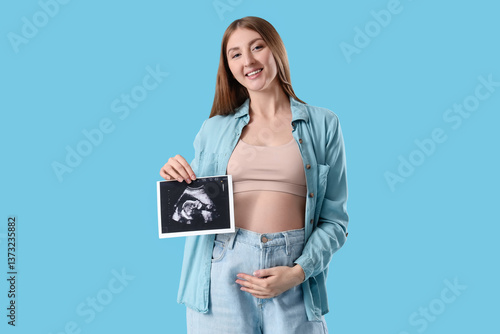 Young pregnant woman with s...