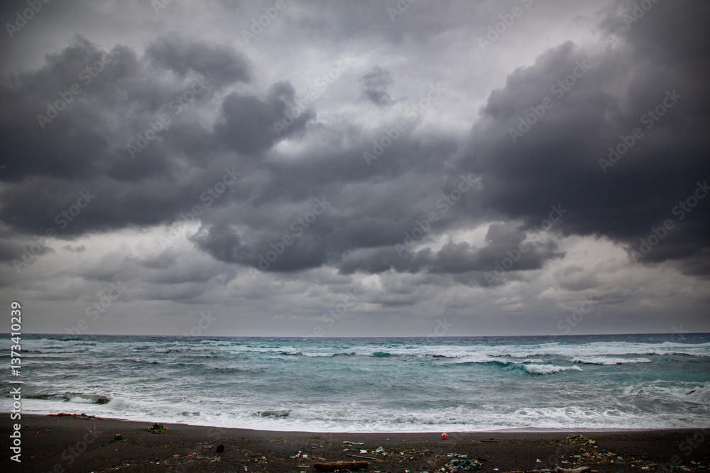Fototapeta premium 奄美大島の自然。海。波。空。