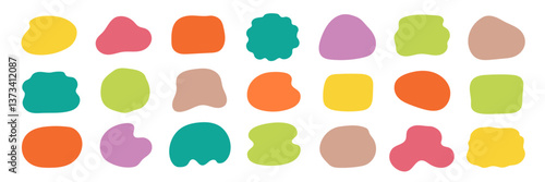 Organic shape liquid form set. Round organic blob curve bubble abstract shape frame. Doodle abstract liquid blob, wavy fluid different form. Soft round oval pattern background. Vector illustration