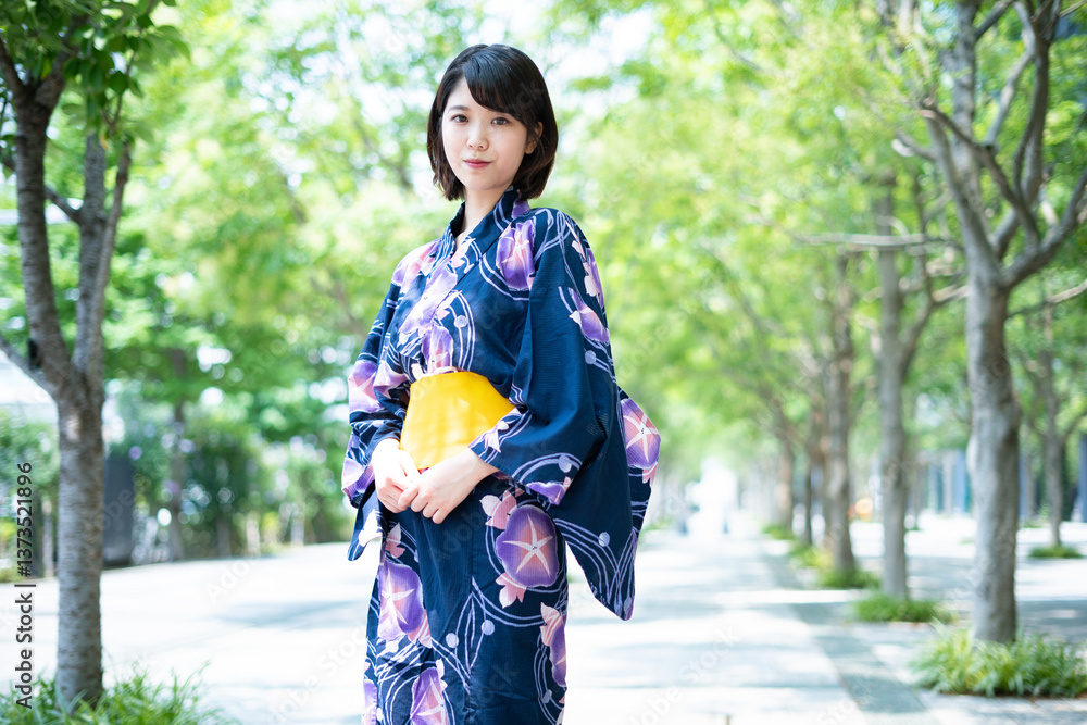 浴衣姿の若い女性 浴衣姿の若い女性