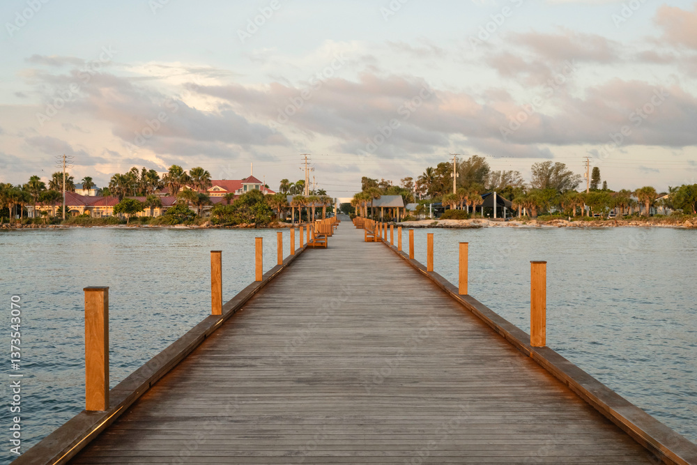 Naklejka premium Scenic long wooden pier over the Florida coastline