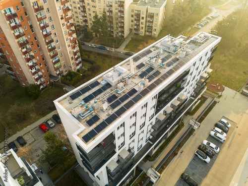 Obraz na płótnie Modern apartment complex rooftop solar energy w salonie