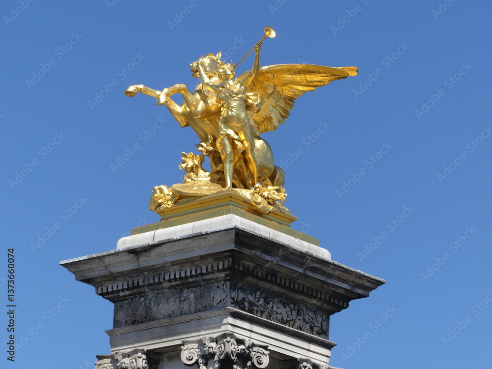 Obraz premium Statue dorée ailes