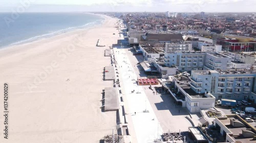 Beach of Dunkerque, Shoreline Architecture