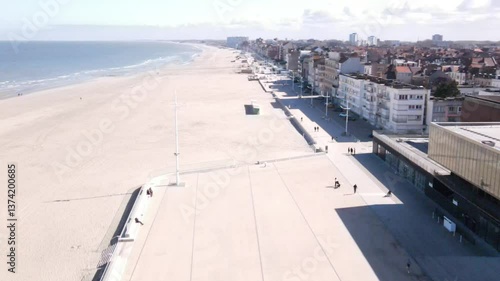 Beach of Dunkerque, Shoreline Architecture