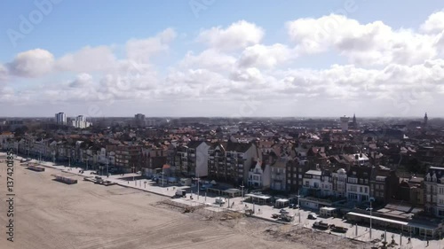 Beach of Dunkerque, Shoreline Architecture