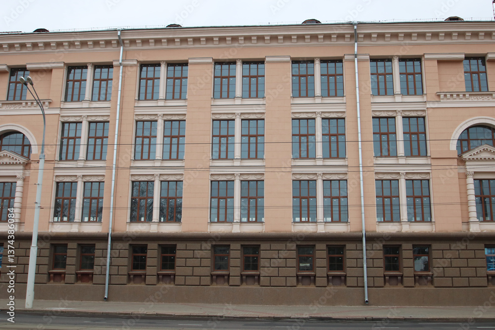Fototapeta premium A big building with many windows and a street light out front