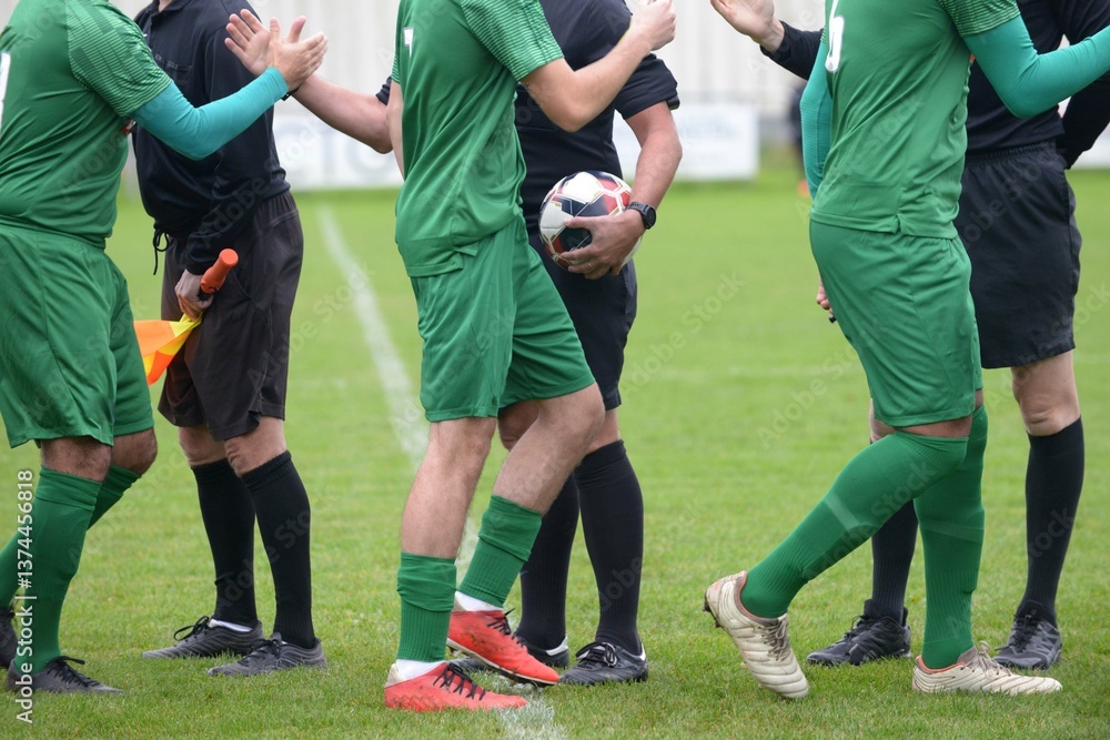 Fototapeta premium présentation joueurs et arbitres au match de football 