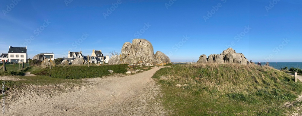 la promenade au long de la côte à Lesconil en Bretagne Cornouaille Finistère France