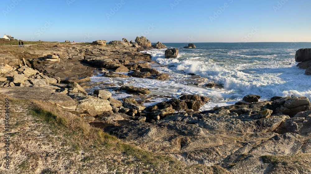 la promenade au long de la côte à Lesconil en Bretagne Cornouaille Finistère France
