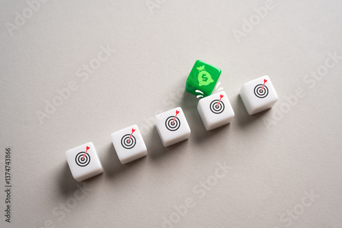 Φωτογραφία Motivate with monetary rewards for achieving goal and task