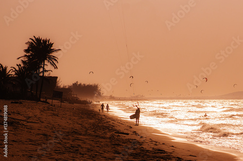 Kitesurf Kite Surf Vento Esporte Velejo Praia Preá Ceará Nordeste Brasil Mar Ondas Prancha Atleta Adrenalina Competição Natureza Verão Turismo Verão Ativo Onda Surfar
