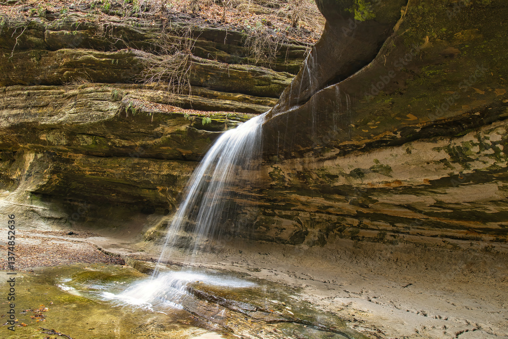 Naklejka premium Early Spring landscape closeup of the LaSalle Canyon waterfall at Starved Rock State Park near Oglesby, Illinois.