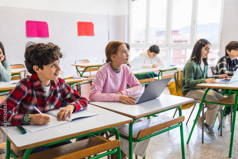 Obraz premium Elementary school students learning and studying in classroom