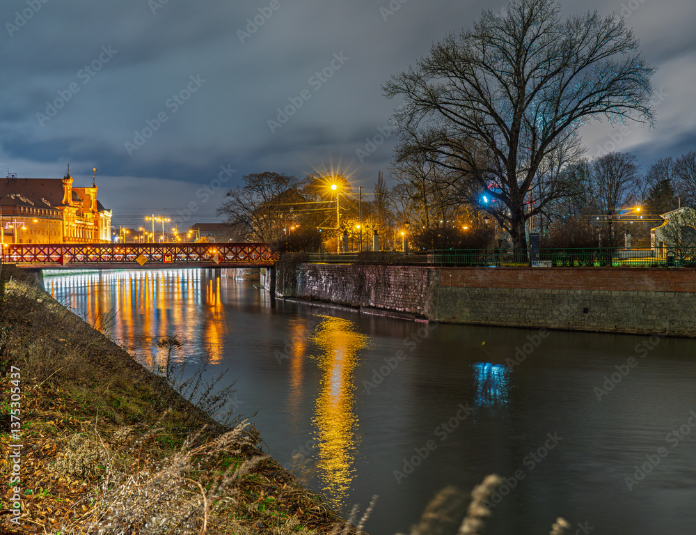 Fototapeta premium Night View of Oder River and Historic Architecture in Wroclaw, Poland