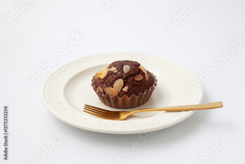 チョコレートカップケーキ 白背景