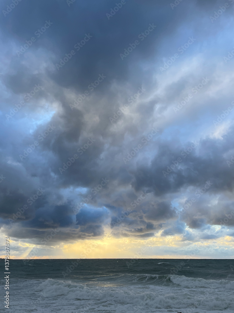 Fototapeta premium landscape storm in the sea and sky with clouds at sunset