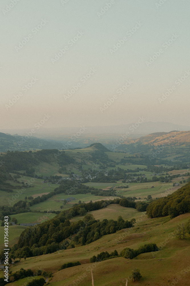 Fototapeta premium Paysage de montagne golden hour