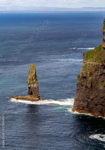 Obraz na płótnie Cliffs of Moher in Ireland w salonie