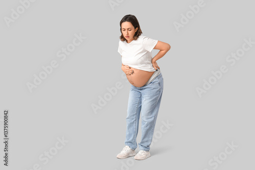 Pregnant woman feeling unwe...