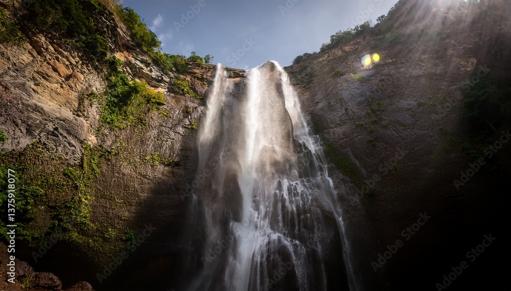 Naklejka premium 滝と崖