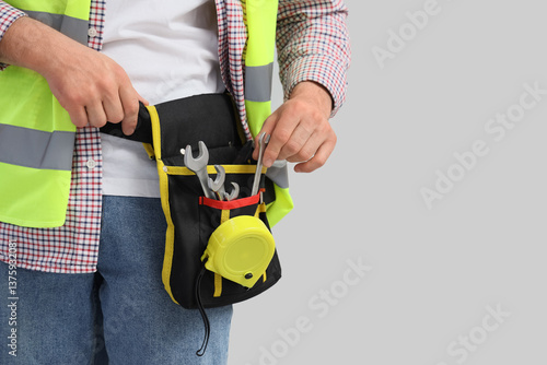 Male construction worker wi...