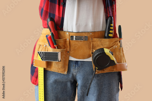Male construction worker wi...