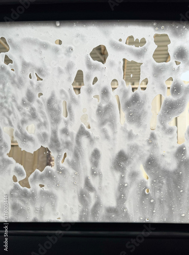 Obraz na płótnie Soap Foam on Window During Car Wash w salonie