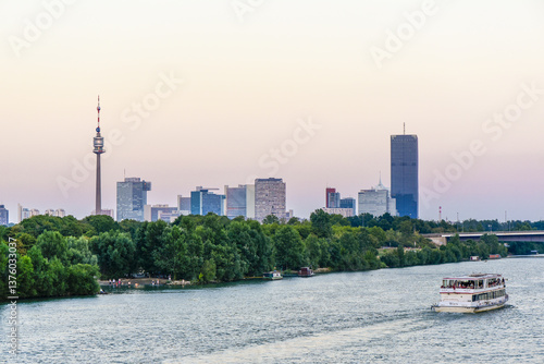 Obraz na płótnie Danube city, river Danube, Vienna, Austria w salonie